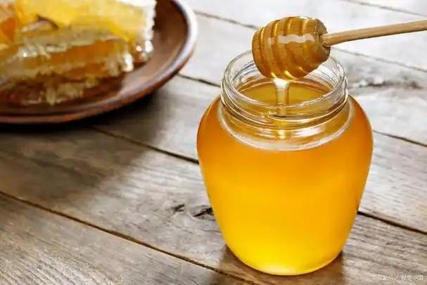 老人天天喝蜂蜜好不好(老人每天喝蜂蜜) 老人天天喝蜂蜜好不好(老人每天喝蜂蜜)