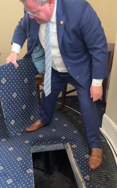 图片来源：美国国会议员蒂姆·穆尔社交媒体视频截图