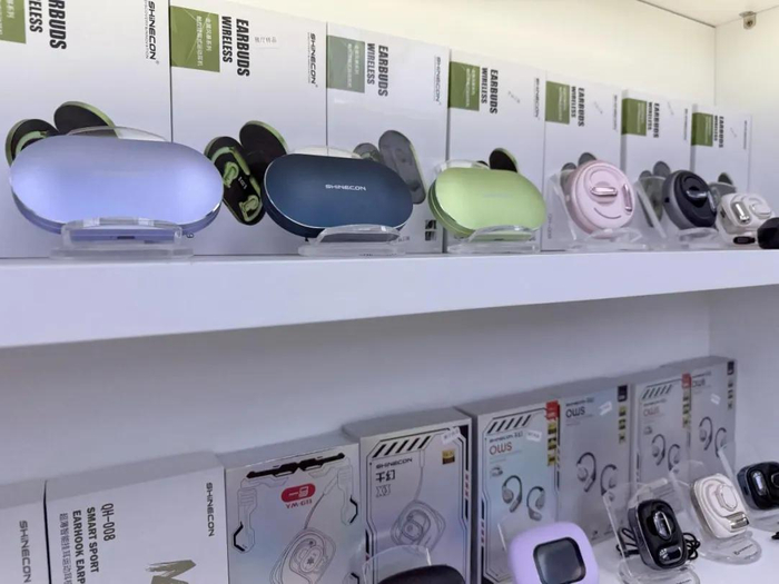 SHINECON千幻耳机系列产品 观察者网/摄