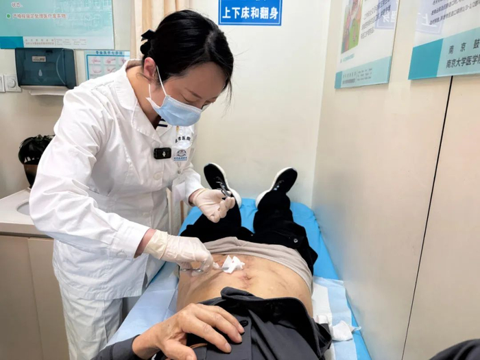 止血钳怎么造【国际护士节】数以百万“造口人”,造就专业的“玫瑰守护者”_新闻资讯_第2张_活检穿刺产品网 止血钳怎么造【国际护士节】数以百万“造口人”,造就专业的“玫瑰守护者”_https://www.jmylbn.com_新闻资讯_第2张