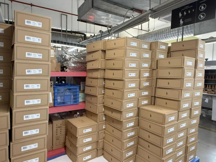 鸿民国际代工生产的拉夫劳伦鞋履 观察者网/摄