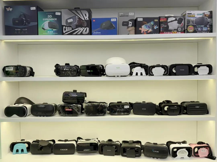 SHINECON千幻生产的VR产品 观察者网/摄