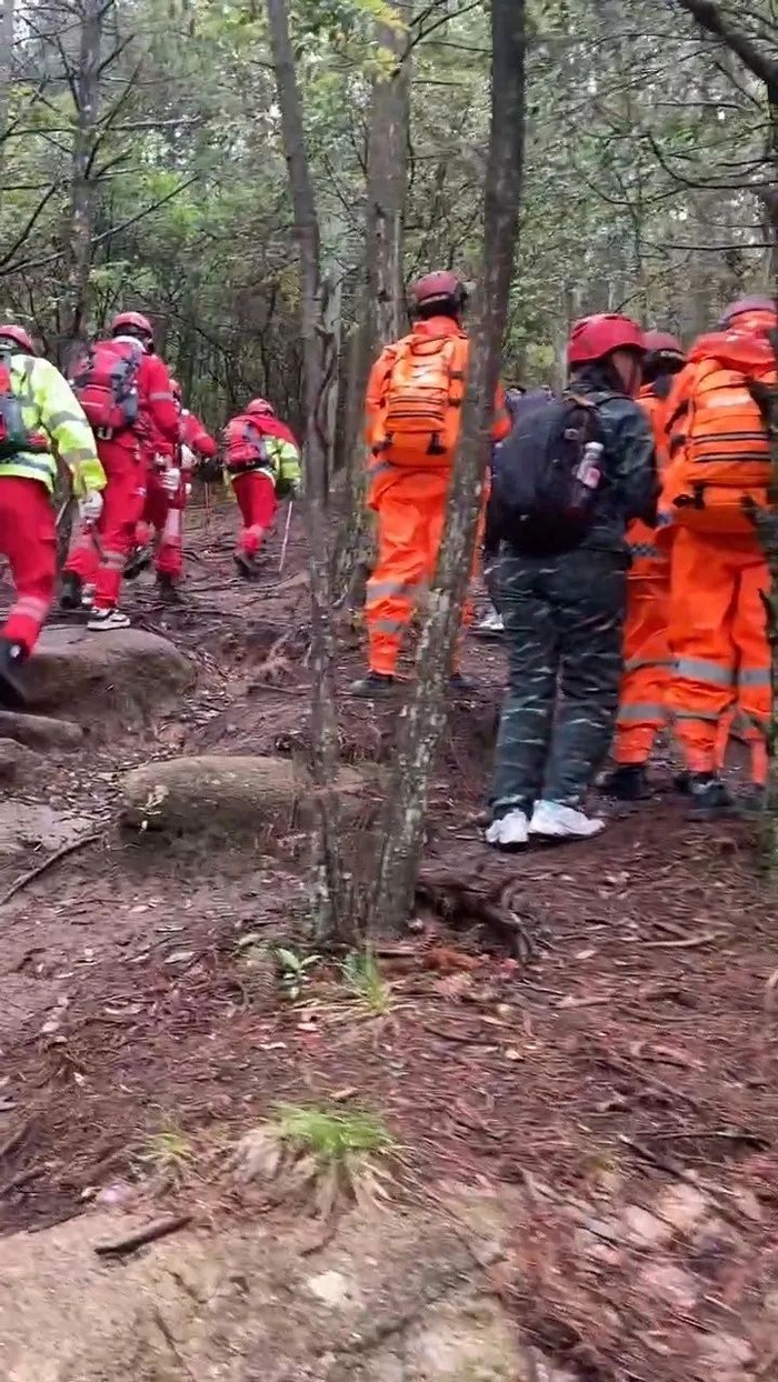 石谷解搜救现场。图/受访者提供