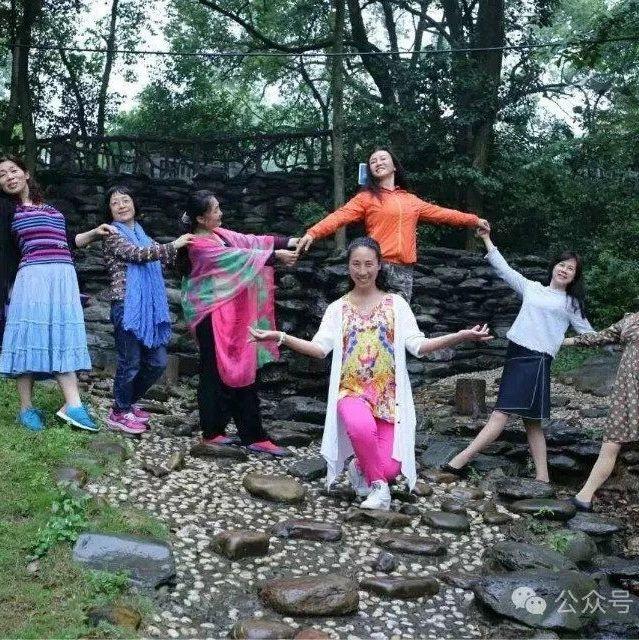 老了谁与你做伴？（最新潮养老观）