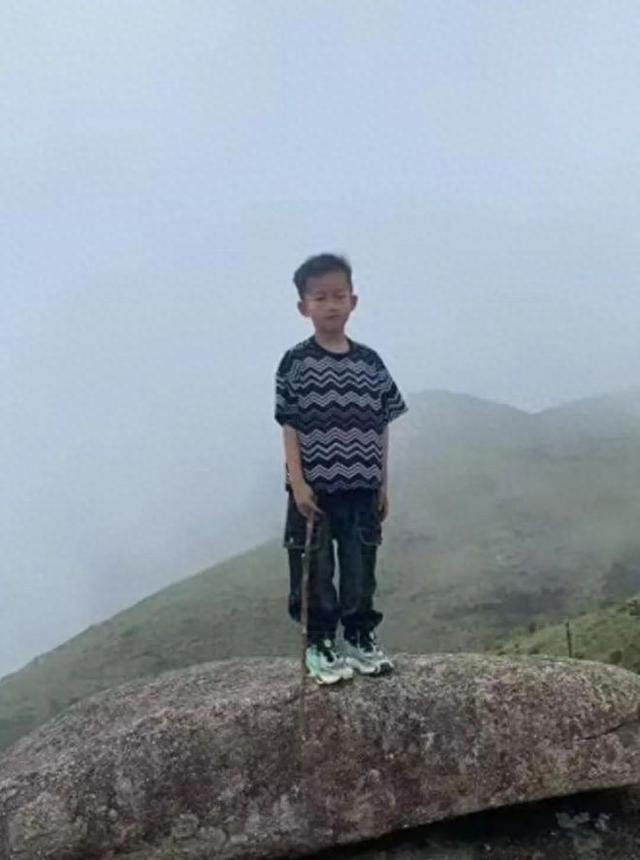 △邹某樽登山时留下的照片。