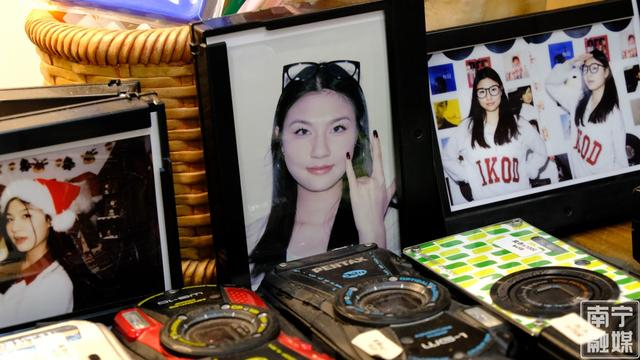 “撕拉片”成片（中间）别具美感，深受年轻人青睐。记者 卢丽婷 摄