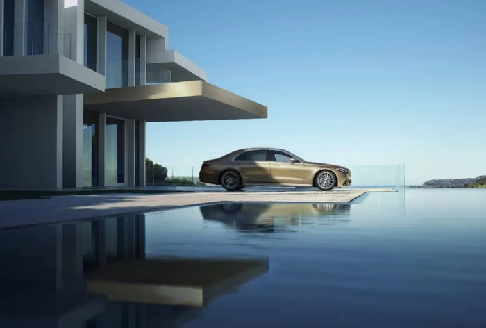 2025款奔驰S级是一款集优雅豪华与力量于一身的轿车，对于热爱生活、追求品质的消费者来说，S级绝对是个不错的选择！