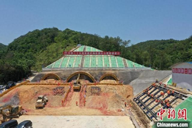 5月13日，广东省梅州市，大山尾隧道施工现场。 王子豪 摄