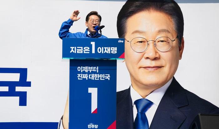 5月12日,李在明在首尔参加总统选举竞选活动。新华社发(全休相摄)