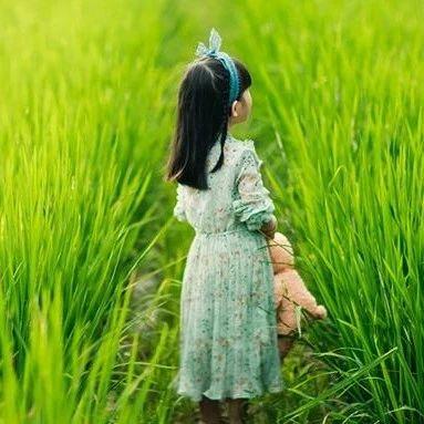放手1个月，女儿变得又懒又厌学：最愚蠢的教育，就是把“放手不管”当成“静待花开”