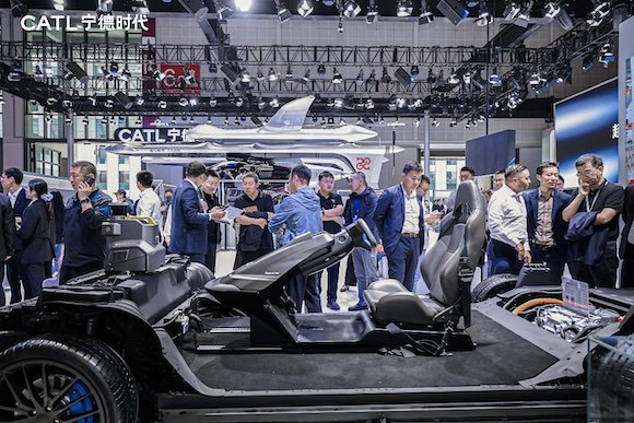 宁德时代在今年上海车展展示的滑板底盘，图片来源：时代智能