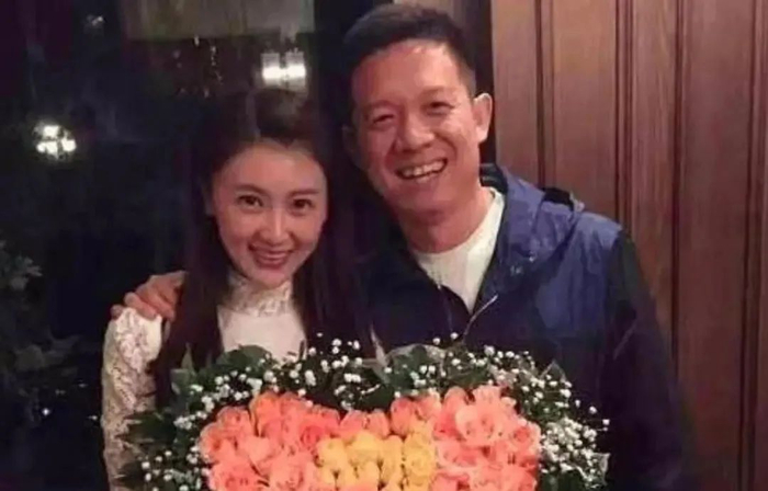 贾跃亭与甘薇合影