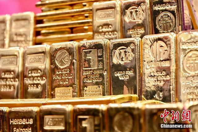资料图：黄金金条。 记者 李志华 摄