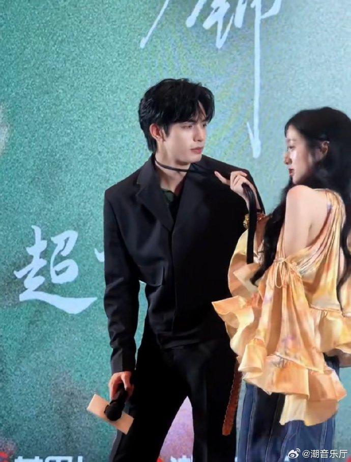 这见面会比婚礼还会整活！