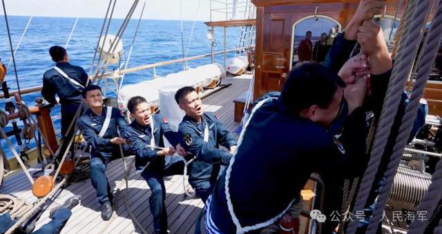 破浪舰官兵日常训练。图/“人民海军”公众号