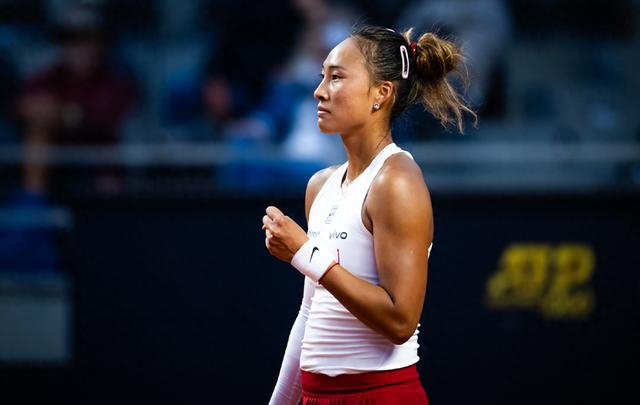 郑钦文在比赛中。图片来源：WTA国际女子网球协会社交媒体