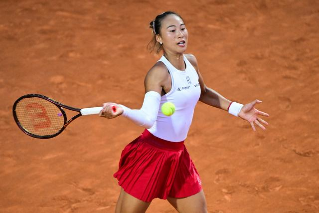 郑钦文在比赛中。图片来源：WTA国际女子网球协会社交媒体