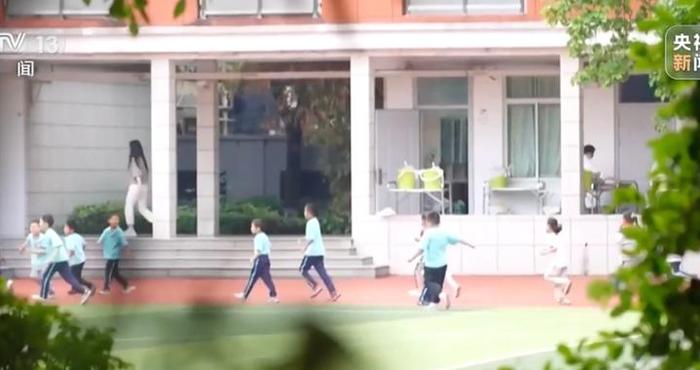 多次故意将孩子遗弃在地铁站！男子被判刑