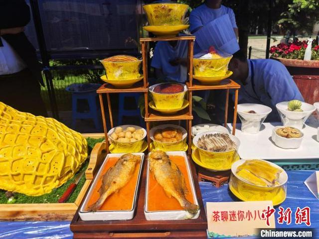 图为以“老八盘”制作技艺为基础，融合新理念制作的菜品。 祁增蓓 摄