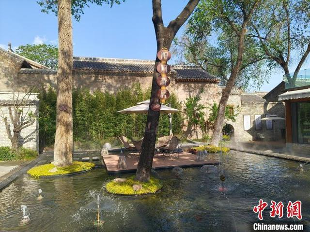 老宅改造的“阳阿清居”民宿保留青砖黛瓦，又融入现代美学。 杨佩佩 摄