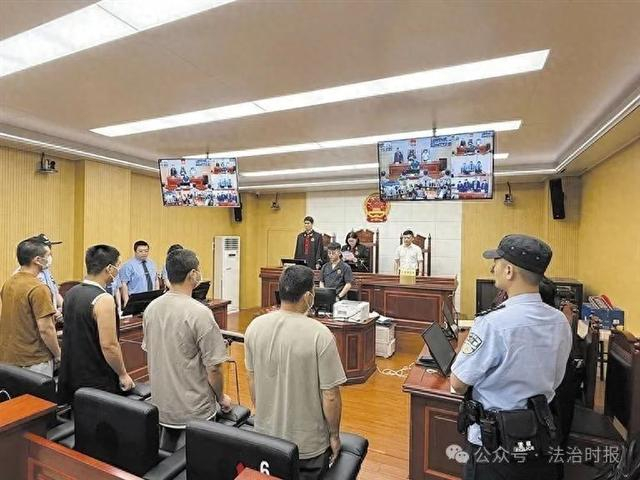 庭审现场。记者 连蒙 摄