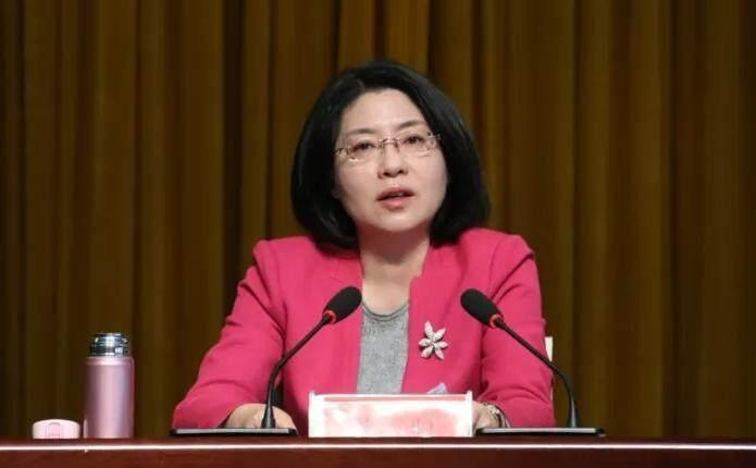 “美女书记”被双开，曾因直播引关注