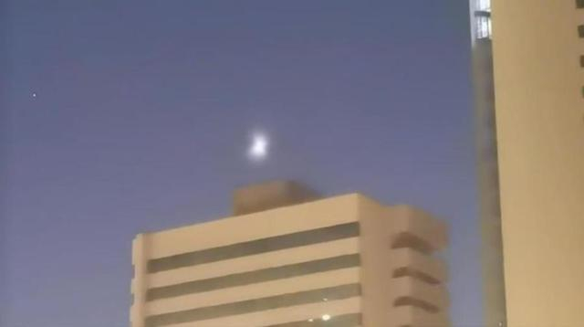 网友森林狼拍下的不明飞行物。