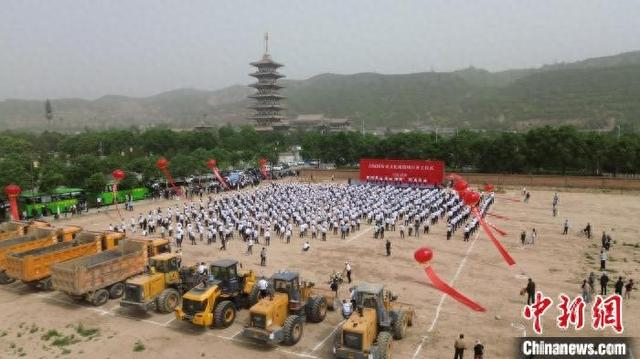 5月17日，以“相约泾川、共赢未来”为主题的阮氏故里——泾川县招商引资大会举行。泾川县融媒体中心供图