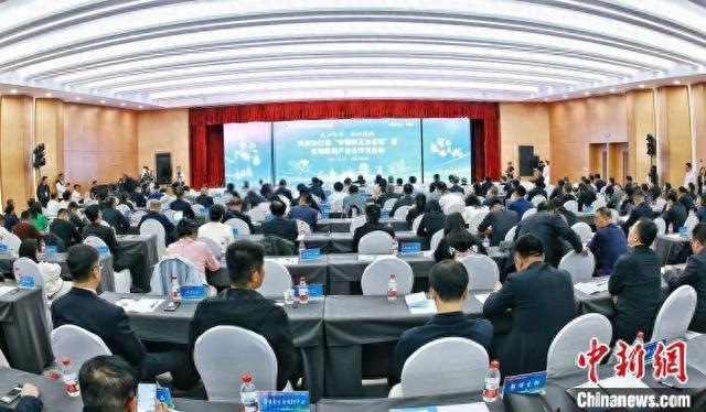 18日，鸡西市打造“中国刺五加名城”暨生物医药产业合作交流会上在哈尔滨举行。周军 摄