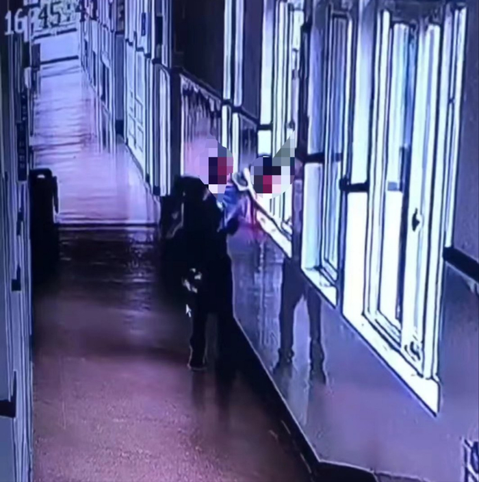 　事发时的监控视频截图。 受访者供图