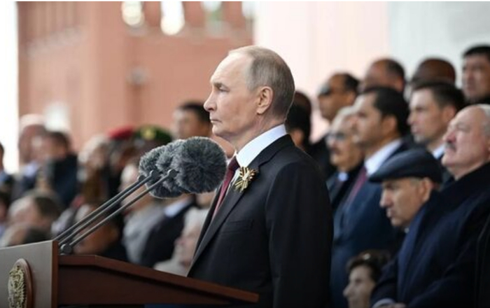 在纪念苏联卫国战争胜利80周年阅兵式上，普京发表演讲。俄罗斯卫星通讯社