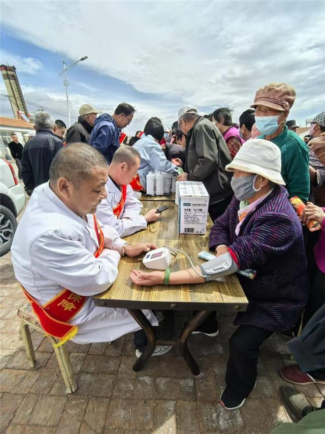 开展义诊活动。（资料图）