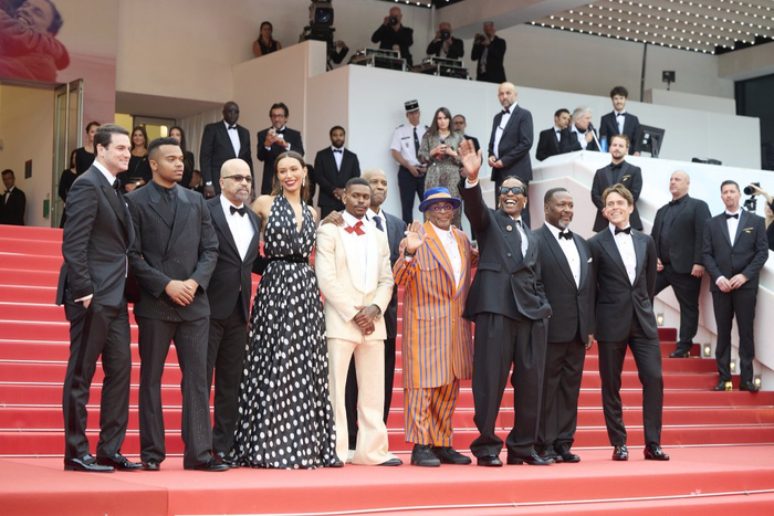 法国当地时间2025年5月19日，第78届戛纳电影节，主创人员亮相《天国与地狱》首映红毯。视觉中国 图