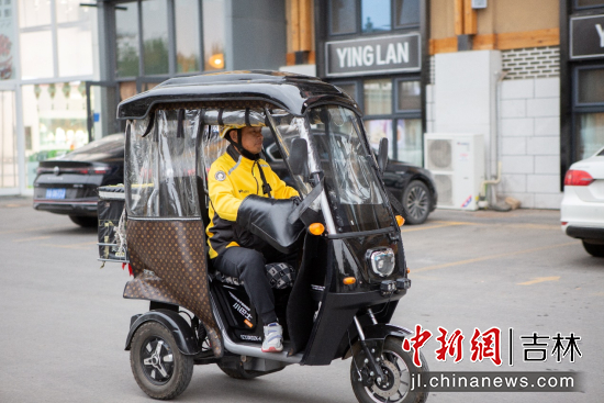 当地站点补贴的三轮配送车 张先伟/供图