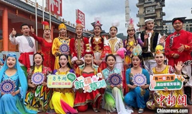 活动现场合影。芳草湖农场文体广电旅游中心供图