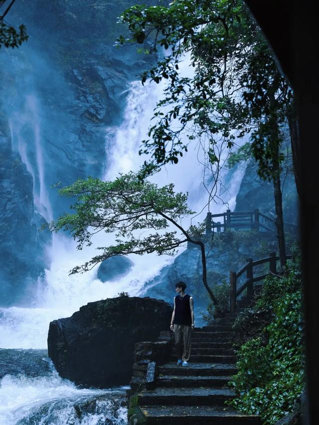 姑婆山仙姑瀑布 图/小红书@二十四