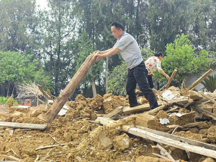 杨清虎说老宅的“神龛都埋在地下了”