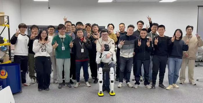 稚晖君及其团队与灵犀X2