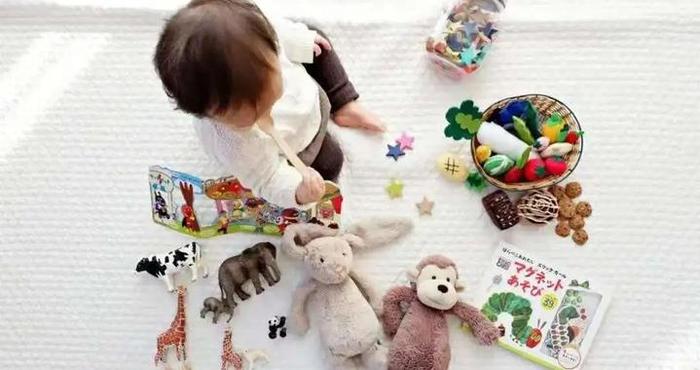孩子总爱闻被子？先别急着制止！这可能是重要的“触觉信号”