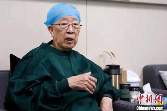 资料图：吴孟超。中新社记者 殷立勤 摄