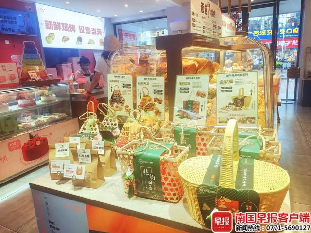 美点饼业在售的博白非遗手工编织粽子礼篮。广西云-南国早报记者 雷小琴 摄