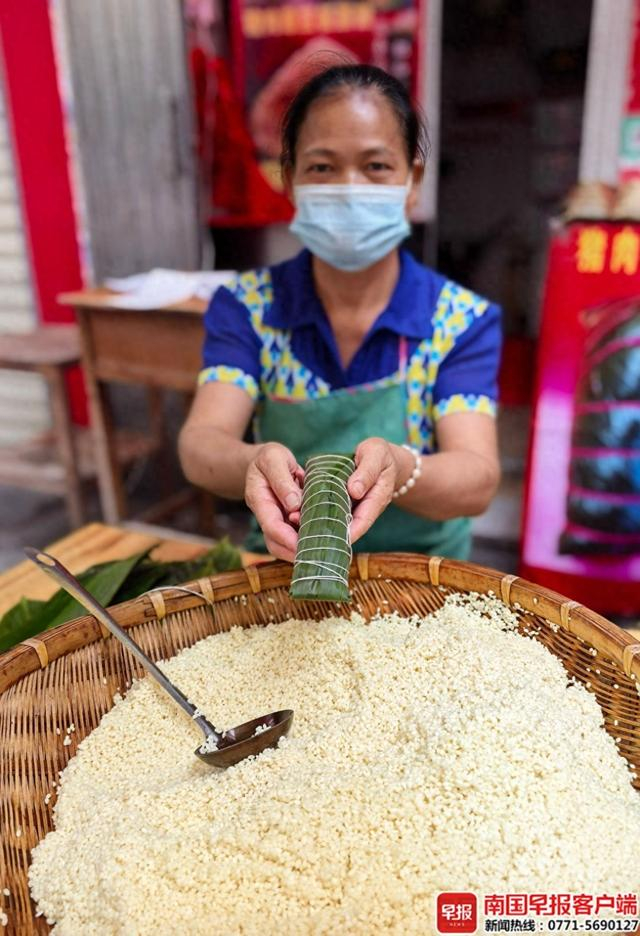 传统手工凉粽。广西云-南国早报记者 冯榆 摄