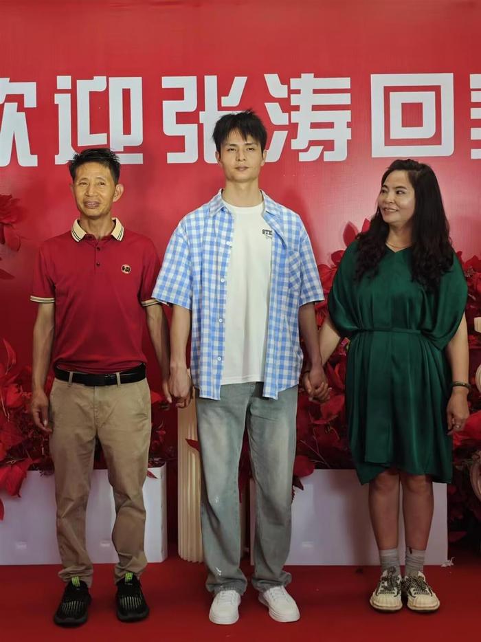 失踪25年的张涛回家大声喊妈妈：此前一直喊养父母为爷爷奶奶，从没喊过爸妈