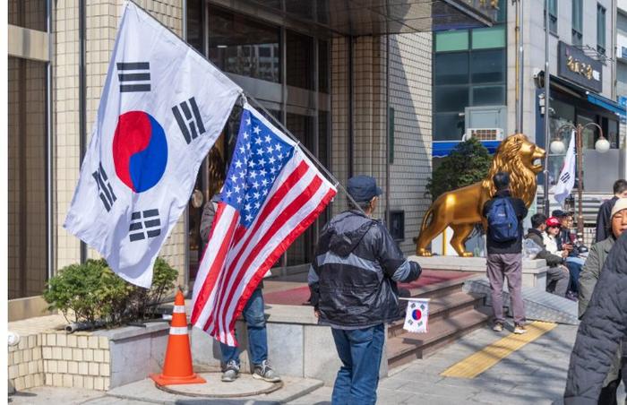 韩国大选临近，首尔现“滚回中国”反华抗议，中餐馆老板：前所未有