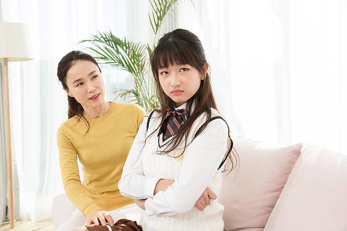 闪电心灵愈站丨帮助孩子顺利度过青春期  家长做好这3点很重要