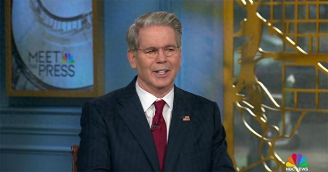 穆迪下调美国主权信用评级，美国财政部长贝森特坚称是“滞后指标”。视频截图 