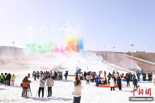 图为集宁区大河湾滑雪场。