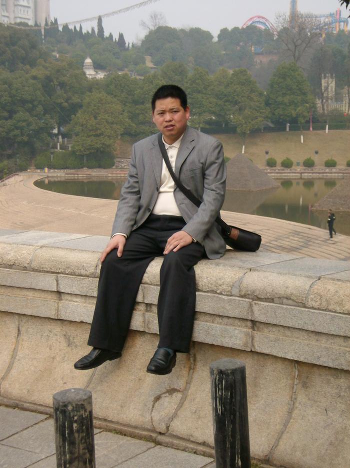 2009年,肖剑勇在长沙旅游。受访者供图。