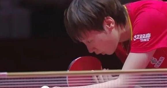 王曼昱4比0横扫张本美和，女单四强国乒占据三席