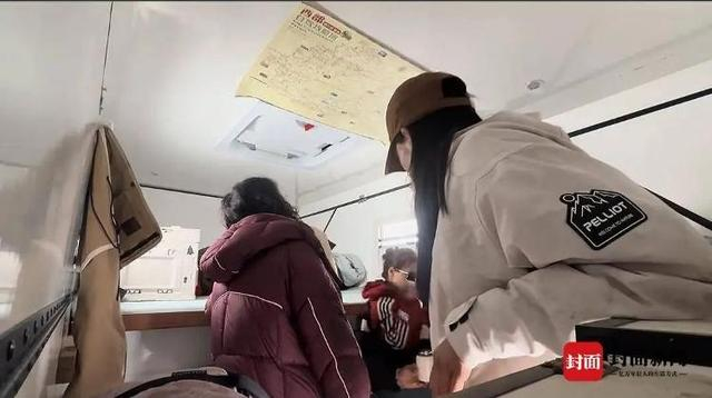 “小小”将几人安顿在自己车里